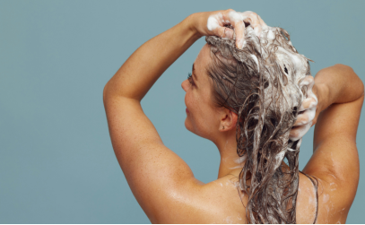 Acqua di mare e capelli: benefici o danni?