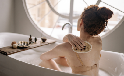 Scrub viso e corpo: perché usarlo e come scegliere quello giusto