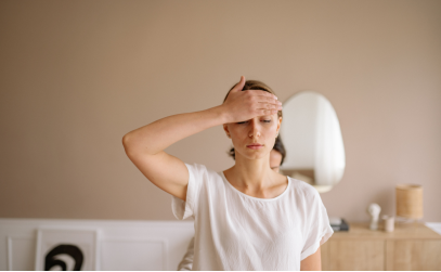 Mal di testa e caldo: cause, segnali e rimedi utili