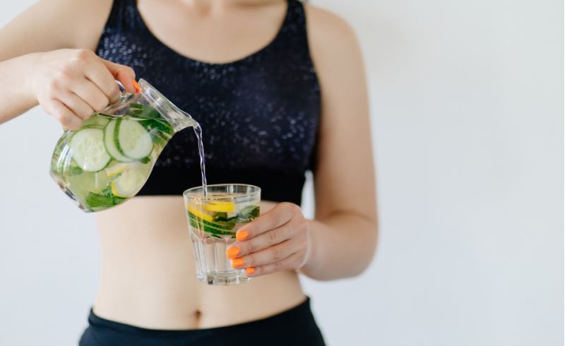 Alimentazione estiva: quali cibi favoriscono l'idratazione e la salute della pelle